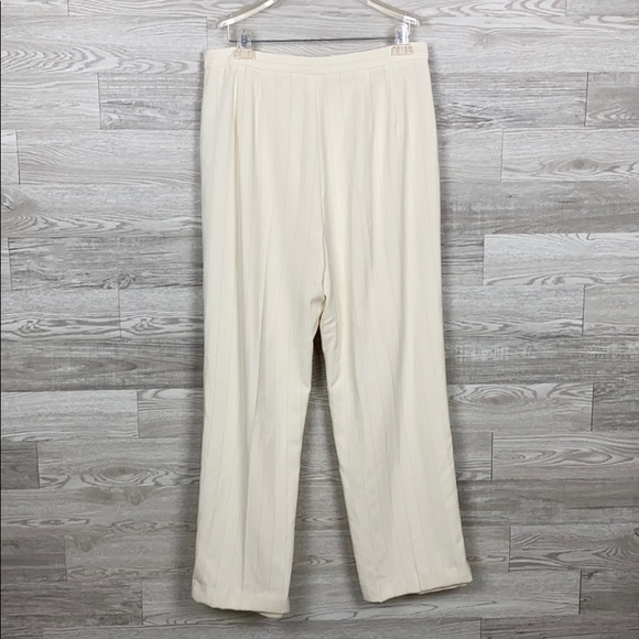 Amanda Smith White 2pC Pant Suit - Picture 12 of 14